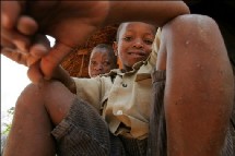 Passer du Zimbabwe au Mozambique pour ne pas mourir du sida Passer du Zimbabwe au Mozambique pour ne pas mourir du sida