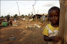 Une fillette à San Pedro en Côte d'Ivoire Une fillette à San Pedro en Côte d'Ivoire