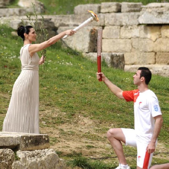 La torche olympique de Pékin 2008 allumée à Olympie La torche olympique de Pékin 2008 allumée à Olympie