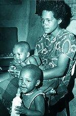 Ses parents étaient pro-apartheid. La terrible histoire de Sandra Laing. 'When she was white' (quand elle était blanche) Ses parents étaient pro-apartheid. La terrible histoire de Sandra Laing. 'When she was white' (quand elle était blanche)