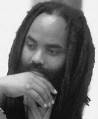 Après 26 ans, Mumia Abu-Jamal sort du «couloir de la mort» Après 26 ans, Mumia Abu-Jamal sort du «couloir de la mort»