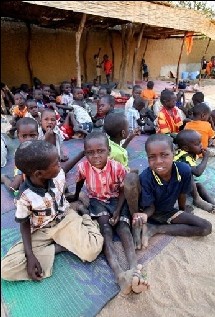 Certains des enfants que l'Arche de Zoé avait tenté d'emmener en France, à Abeche, au Tchad, le 14 novembre 2007 Certains des enfants que l'Arche de Zoé avait tenté d'emmener en France, à Abeche, au Tchad, le 14 novembre 2007