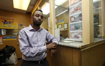 Aux Etats-Unis, la diaspora africaine fragilisée par la nouvelle taxe sur les envois d’argent à l’étranger Aux Etats-Unis, la diaspora africaine fragilisée par la nouvelle taxe sur les envois d’argent à l’étranger