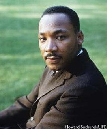 40 ans. Plus qu'hier moins que demain écoutons Martin Luther King. 40 ans. Plus qu'hier moins que demain écoutons Martin Luther King.
