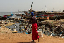 Sénégal - À Dakar, les habitants les plus pauvres se partagent des miettes de plage : “La mer se paie” Sénégal - À Dakar, les habitants les plus pauvres se partagent des miettes de plage : “La mer se paie”