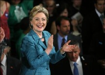 Hillary Clinton survit Hillary Clinton survit