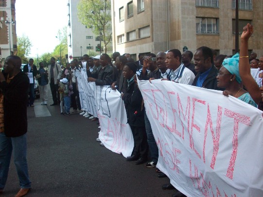 Manifestation du 26 avril 2008 à Paris à l'appel de l'AVOMM, AFMAF, OCVIDH, FLAM  