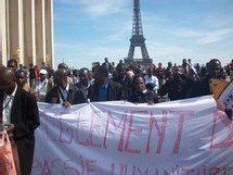 Des organisations mauritaniennes manifestent à Paris (ANI) Des organisations mauritaniennes manifestent à Paris (ANI)
