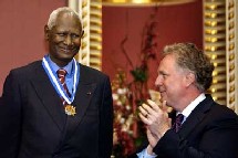 A l’occasion de la journée mondiale de la liberté de la presse, Abdou Diouf réaffirme le lien entre médias, paix et démocratie 