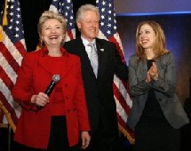 Pourquoi les Clinton refusent de jeter l’éponge  Pourquoi les Clinton refusent de jeter l’éponge