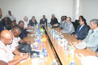Réunion des délégations mauritanienne et sud-africaine en présence des ministres de la défense des deux pays