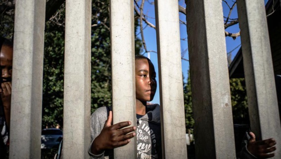 Quarante ans après, l’Afrique du Sud se souvient de ses jeunes morts à Soweto Quarante ans après, l’Afrique du Sud se souvient de ses jeunes morts à Soweto