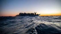 Une centaine de migrants partis de Gambie secourus au large de la Mauritanie Une centaine de migrants partis de Gambie secourus au large de la Mauritanie