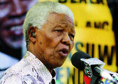 Nelson Mandela dénonce « l’échec tragique » des dirigeants du Zimbabwe Nelson Mandela dénonce « l’échec tragique » des dirigeants du Zimbabwe