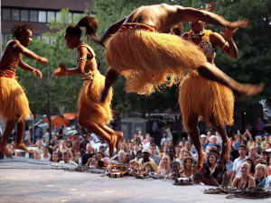 Bienvenue au Festival Nuits d'Afrique à Montréal - Rythmes chauds sous les étoiles. Bienvenue au Festival Nuits d'Afrique à Montréal - Rythmes chauds sous les étoiles.