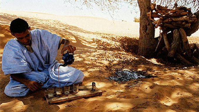 BOISSONS MAURITANIENNES: LE THÉ, «JAMAIS SANS MES TROIS NORMAUX» BOISSONS MAURITANIENNES: LE THÉ, «JAMAIS SANS MES TROIS NORMAUX»