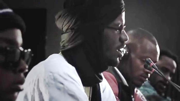 Un mois après / par Yero Abdoullaye Sow Un mois après / par Yero Abdoullaye Sow