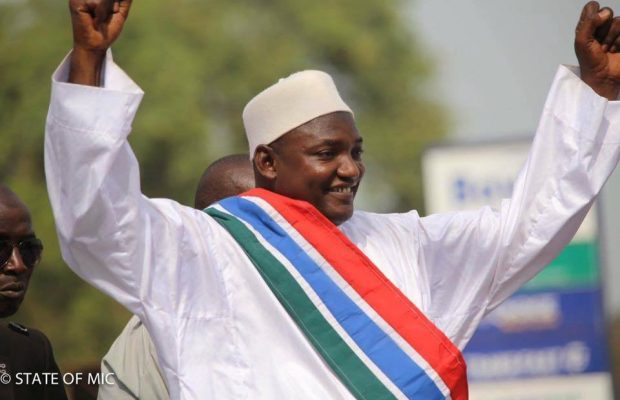 Gambie : Adama Barrow, l'homme qui a fait tomber Yahya Jammeh Gambie : Adama Barrow, l'homme qui a fait tomber Yahya Jammeh