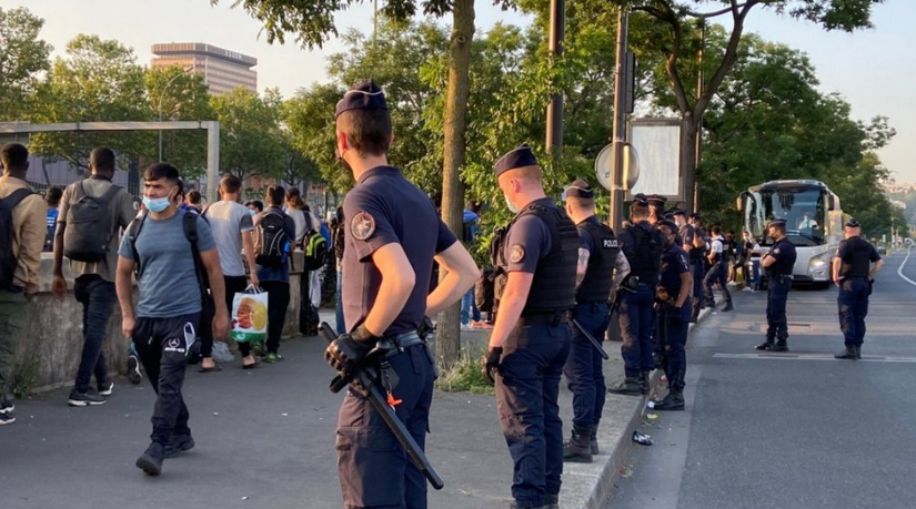 En Ile-de-France, un rapport dénonce des violences policières quasi systématiques sur les migrants lors des évacuations