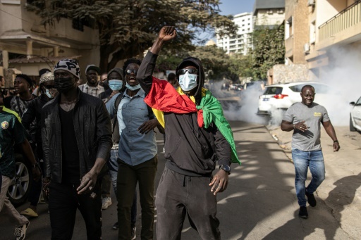 Crise au Sénégal : débat crucial au Parlement, heurts sporadiques devant l'Assemblée