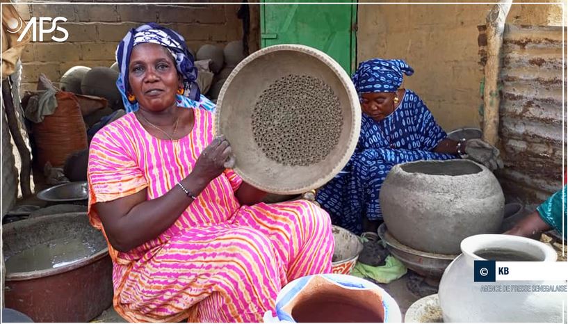 Sénégal - A Wassacodé Mbayla, avec les reines de la poterie