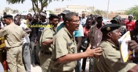 Mauritanie: des Sénégalais manifestent contre « des brimades » lors de contrôles de titre de séjour Mauritanie: des Sénégalais manifestent contre « des brimades » lors de contrôles de titre de séjour