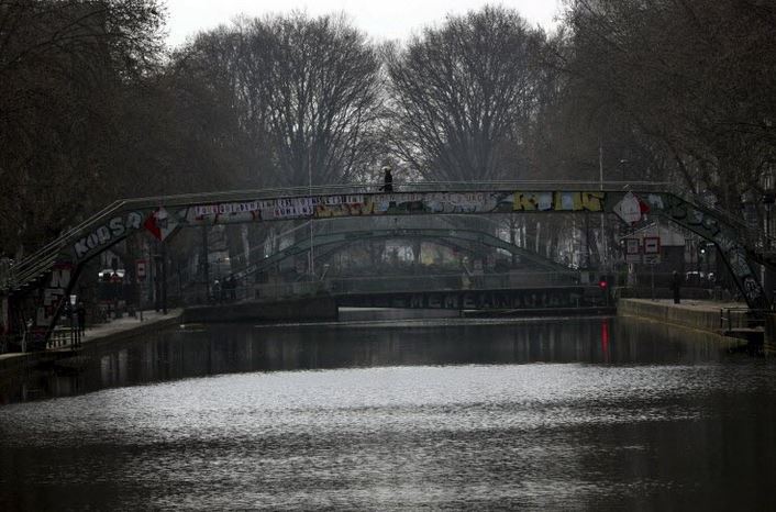 Paris : un homme meurt noyé lors d’une rixe entre migrants