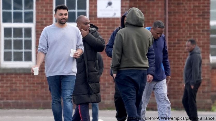 Royaume-Uni : premières arrestations de demandeurs d'asile en vue des expulsions vers le Rwanda