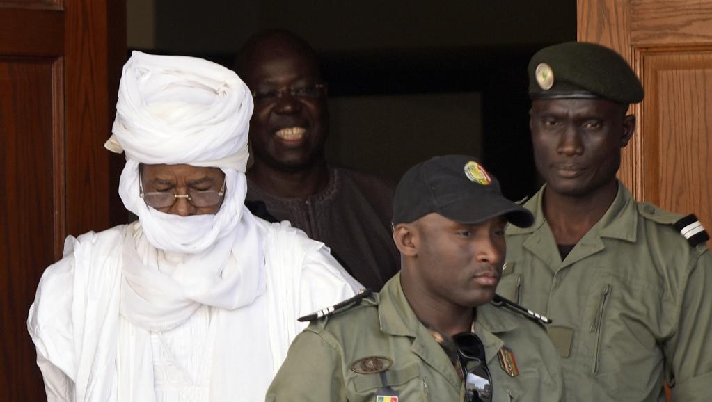 Sénégal: Hissène Habré comparaît de force à la reprise de son procès Sénégal: Hissène Habré comparaît de force à la reprise de son procès
