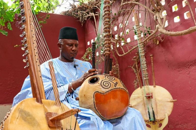 ABLAYE CISSOKO ET LA KORA, HISTOIRE D’UNE PASSION ABLAYE CISSOKO ET LA KORA, HISTOIRE D’UNE PASSION