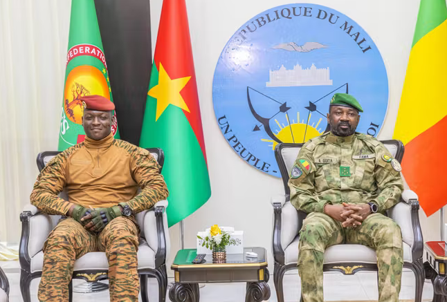 Au Burkina Faso, plus de 1 800 civils tués depuis 2023 par l’armée burkinabée, ses supplétifs et des djihadistes, selon HRW