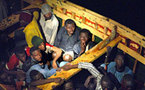 L'Espagne intercepte des migrants entassés sur une embarcation de fortune près des Canaries, dont 25 enfants