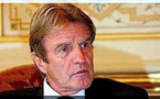 François Soudan à rfi, citant Kouchner:"... le Président abdallahi, seul président légitime, doit diriger la transition..."