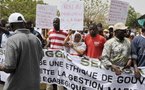 Sénégal: l'opposition manifeste, le monument de la Renaissance inauguré