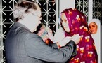 La France décore une mauritanienne, militante des droits de l'Homme.