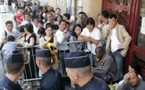 FRANCE : CENT MILLE SIGNATURES POUR LES ENFANTS SANS PAPIERS