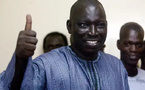 Un patron de presse sénégalais visé par un mandat d’arrêt interpellé en France, puis libéré