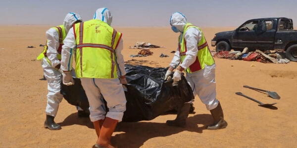 En Libye, une fosse commune avec au moins 65 corps de migrants a été découverte