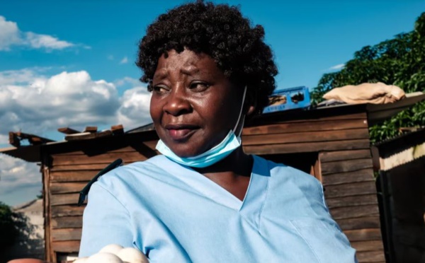 Privés de famille, des soignants africains songent à partir d'Angleterre